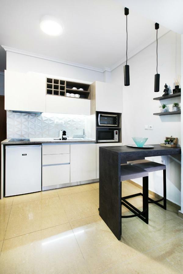Grey Rhino 1Min From The White Tower Apartment เทสซาโลนิกิ ภายนอก รูปภาพ