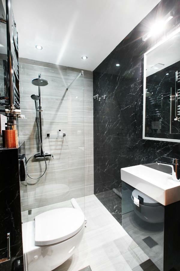Grey Rhino 1Min From The White Tower Apartment เทสซาโลนิกิ ภายนอก รูปภาพ